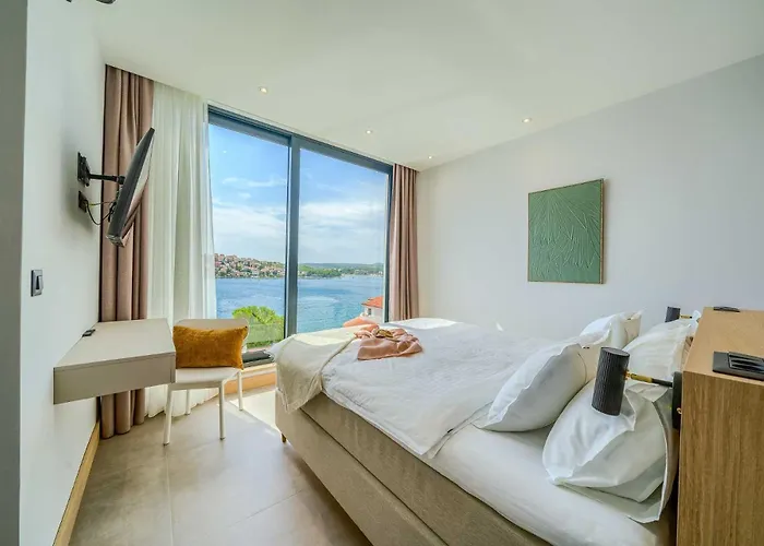 Villa Allina, 5-bedroom With Panoramic Views, Heated Pool