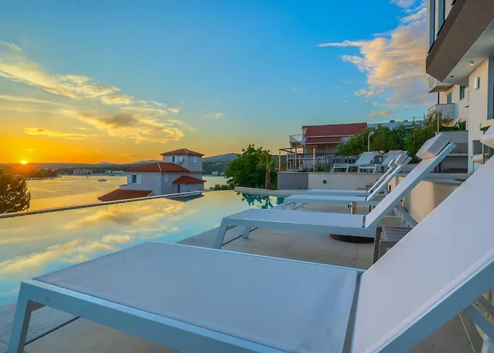 Allina, 5-bedroom With Panoramic Views, Heated Pool Villa
