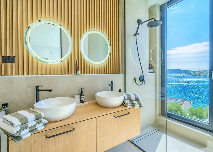 Allina, 5-bedroom With Panoramic Views, Heated Pool Villa *