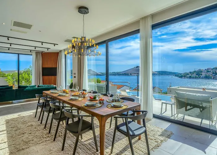 Willa Allina, 5-bedroom With Panoramic Views, Heated Pool *