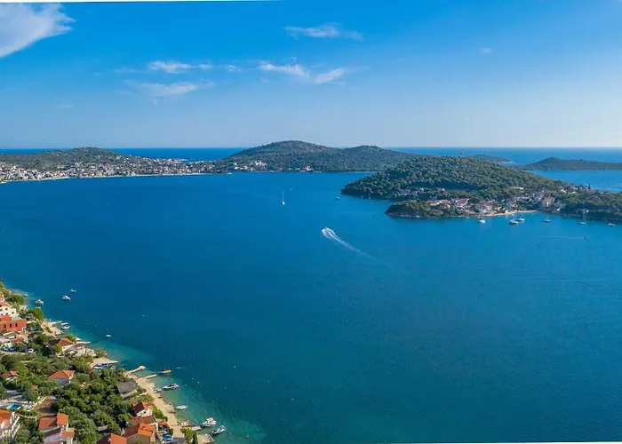 Allina, 5-bedroom With Panoramic Views, Heated Pool Villa Podglavica