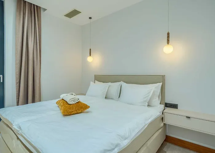 Allina, 5-bedroom With Panoramic Views, Heated Pool *