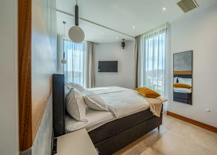 Allina, 5-bedroom With Panoramic Views, Heated Pool