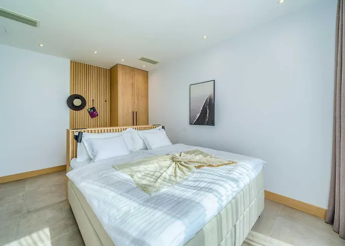 Allina, 5-bedroom With Panoramic Views, Heated Pool Villa