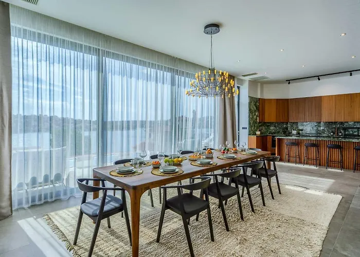 Willa Allina, 5-bedroom With Panoramic Views, Heated Pool *