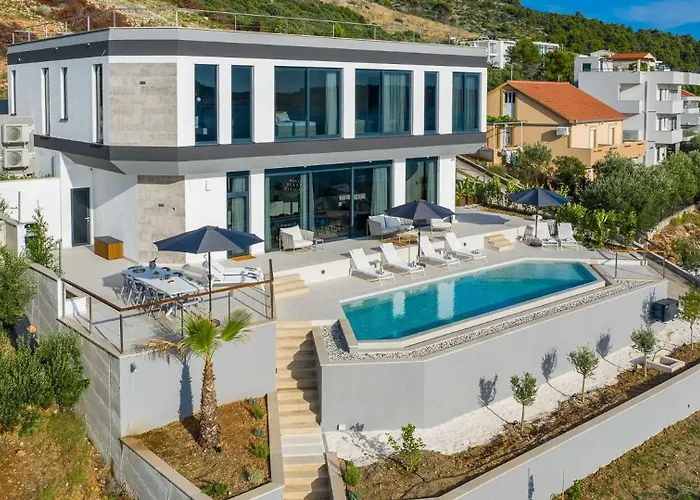 Allina, 5-bedroom With Panoramic Views, Heated Pool Willa Podglavica