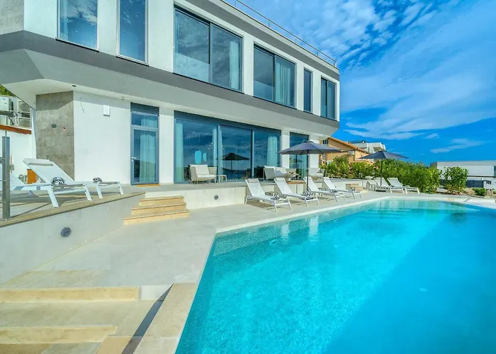 Allina, 5-bedroom With Panoramic Views, Heated Pool * Podglavica