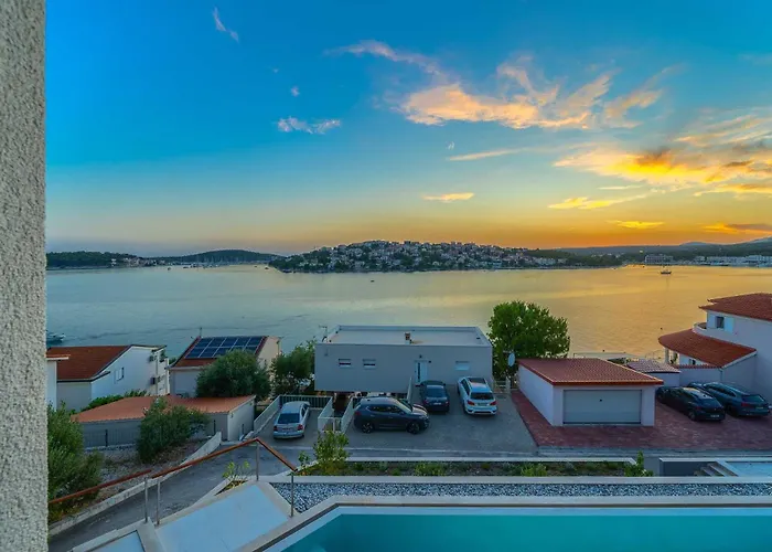 Allina, 5-bedroom With Panoramic Views, Heated Pool Willa