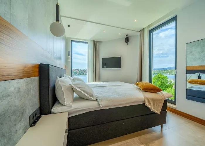 Allina, 5-bedroom With Panoramic Views, Heated Pool Willa