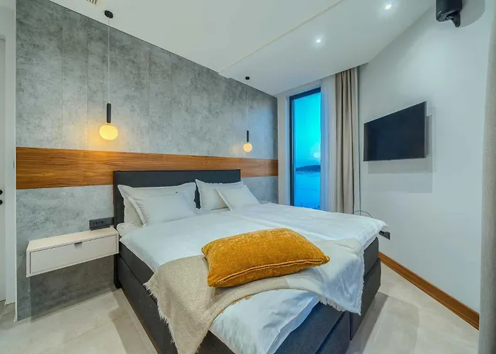 Allina, 5-bedroom With Panoramic Views, Heated Pool *