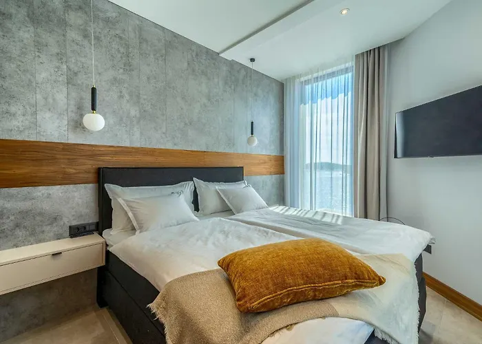 Allina, 5-bedroom With Panoramic Views, Heated Pool