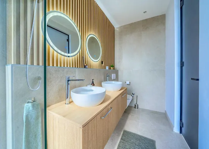 Allina, 5-bedroom With Panoramic Views, Heated Pool Villa