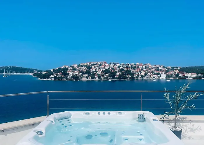 Allina, 5-bedroom With Panoramic Views, Heated Pool * Podglavica