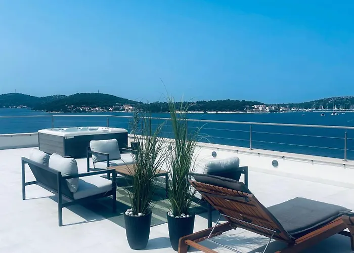 Allina, 5-bedroom With Panoramic Views, Heated Pool