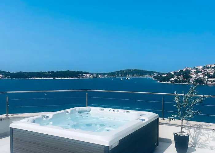 Willa Allina, 5-bedroom With Panoramic Views, Heated Pool *